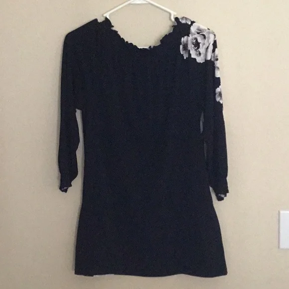 ⬇️LAST CHANCE⬇️ White House Black Market XS Black and Floral Tunic NWOT - Picture 4 of 6